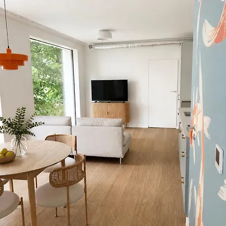 D10 By 2 Bedrooms *